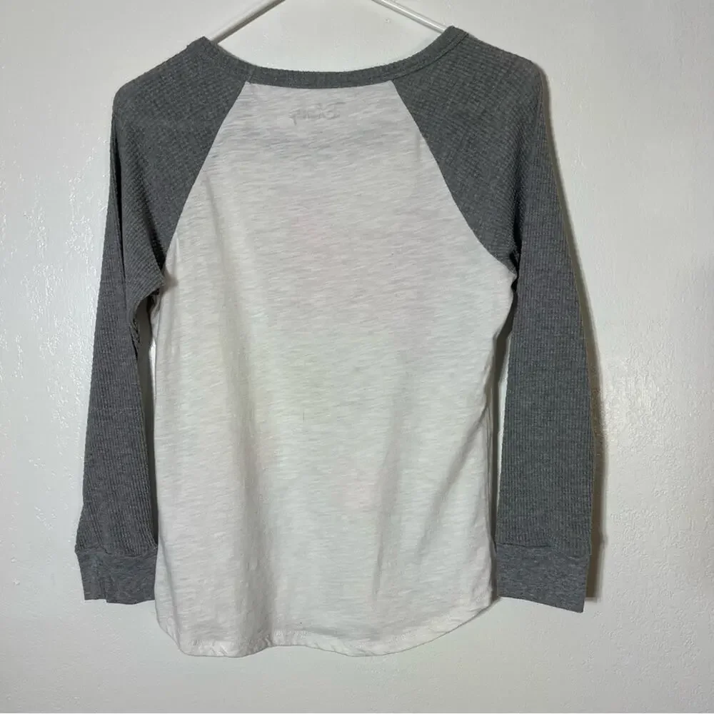 Disney, Minnie Mouse Henley Sleep Shirt. Size XS. In excellent condition! - Picture 4 of 6